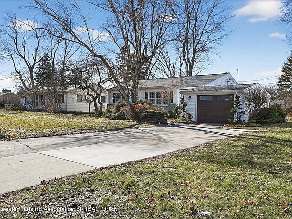 3rd image of 227 N Hagadorn Rd