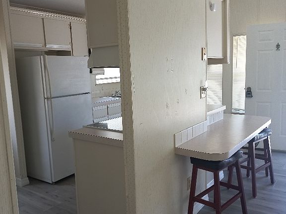 5th image of 117 52nd Avenue Dr W