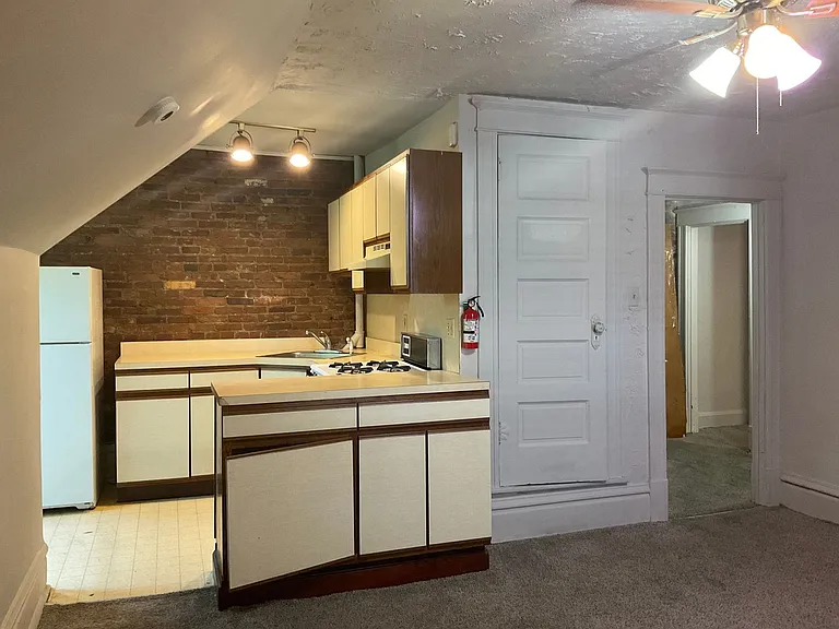 215 Woodbine St — Photo 5