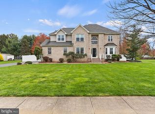 19 Sara Dr, Robbinsville, NJ 08691