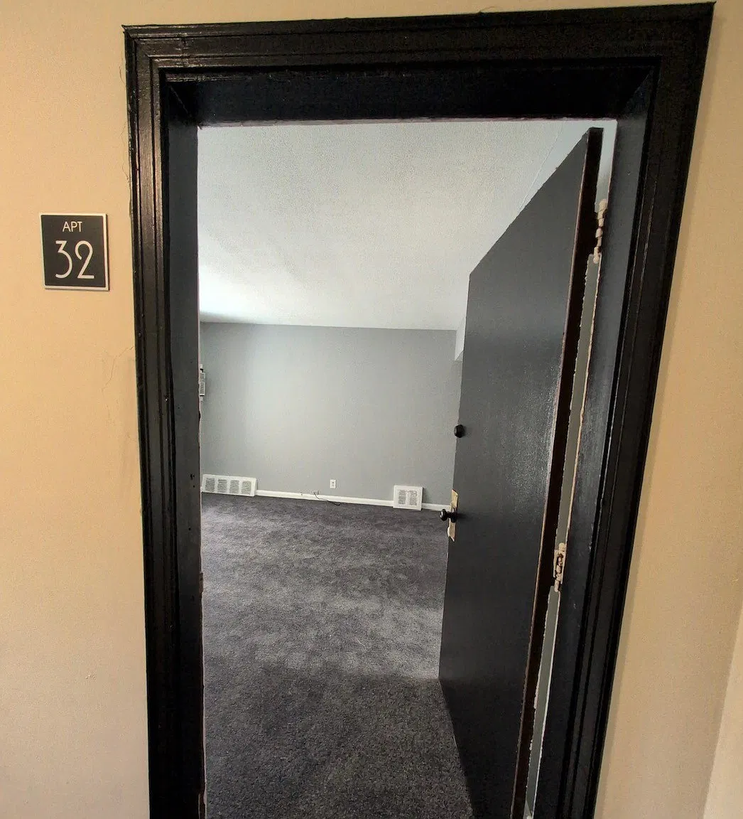 Oakman-Belleterre Apartments - 12057 Nardin #32 — Photo 1