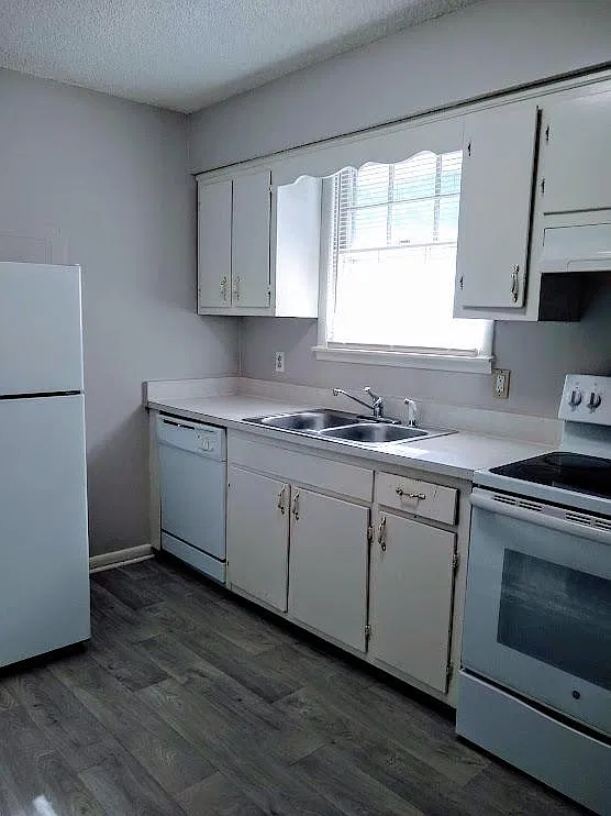 2 bed, 775 sqft, $1,300 — Photo 3