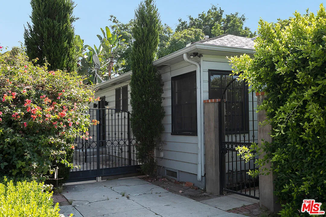 2 bed, 1050 sqft, $5,400 — Photo 1