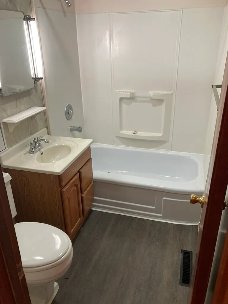 705 Main — Photo 2