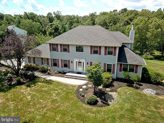 3rd image of 2 Clausen Ct