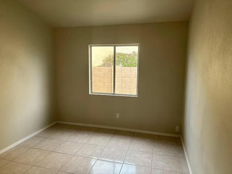 9033 W Windsor Ave — Photo 13