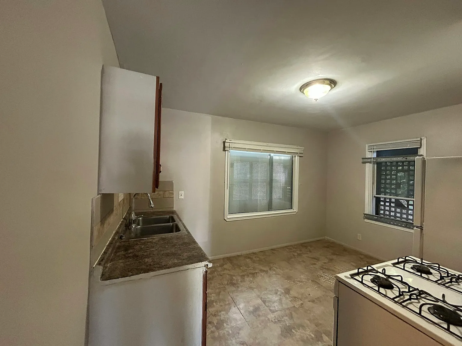 19313 Stahelin Avenue — Photo 2