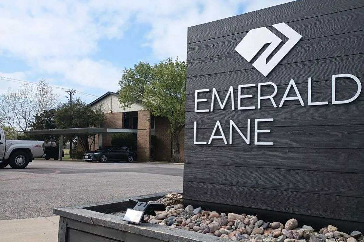 Building Photo - Emerald Lane