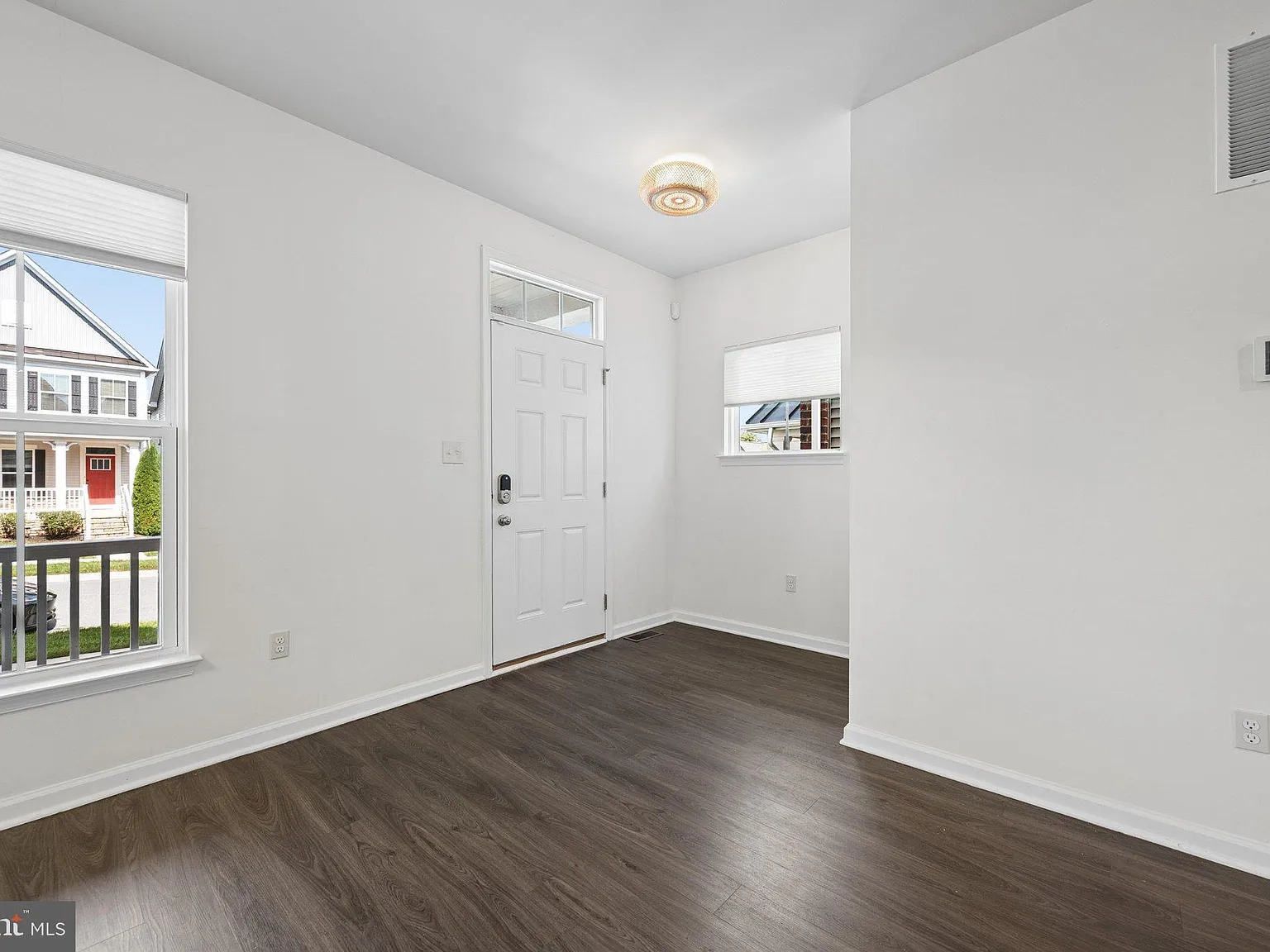 5 bed, 3.5 bath, 3764 sqft, $4,300 — Photo 3