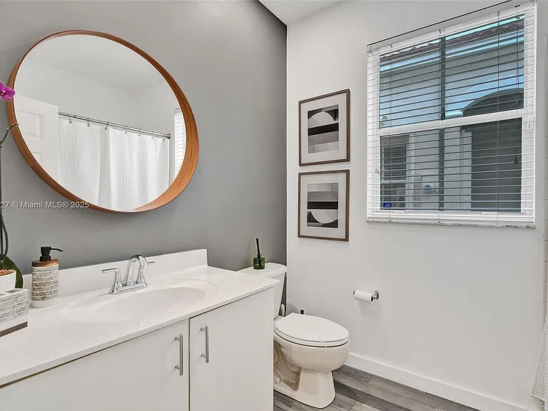1725 Winterberry Ln — Photo 33