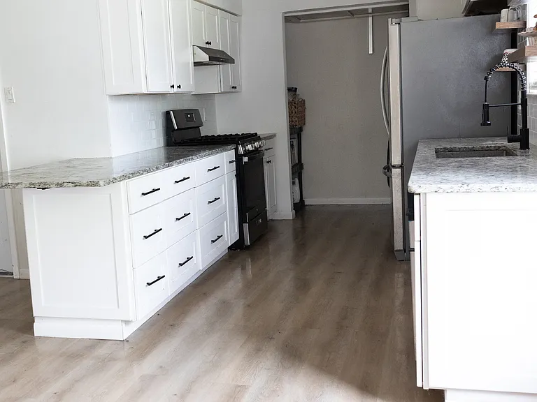 1811 W Hunt St — Photo 1