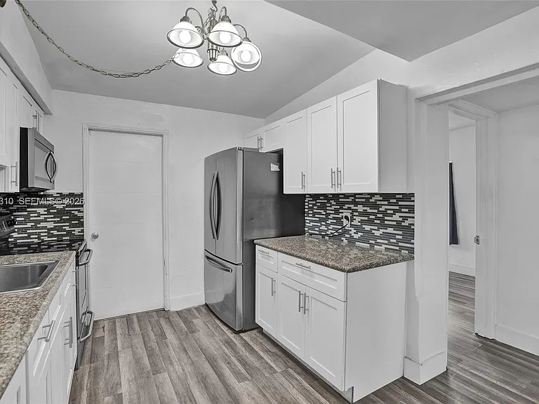2100 Service Rd — Photo 6