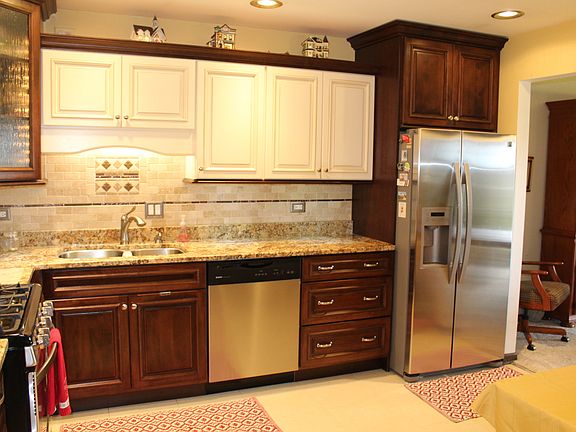 4th image of 15723 Deerfield Ct Unit 2W