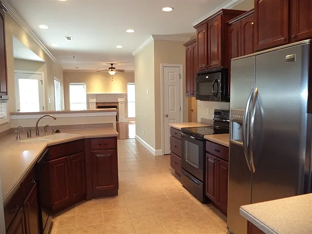4 bed, 2.5 bath, 2438 sqft, $2,950 — Photo 3