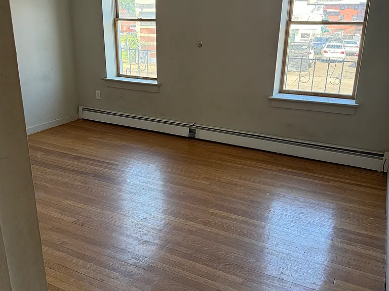 425 Hudson St #B1 — Photo 3