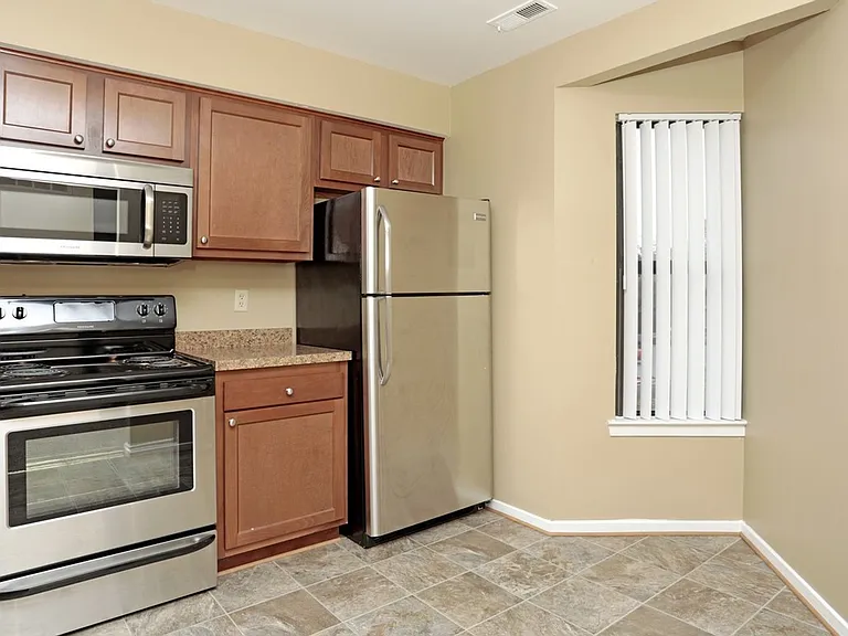 Boulevard Apartments — Photo 36