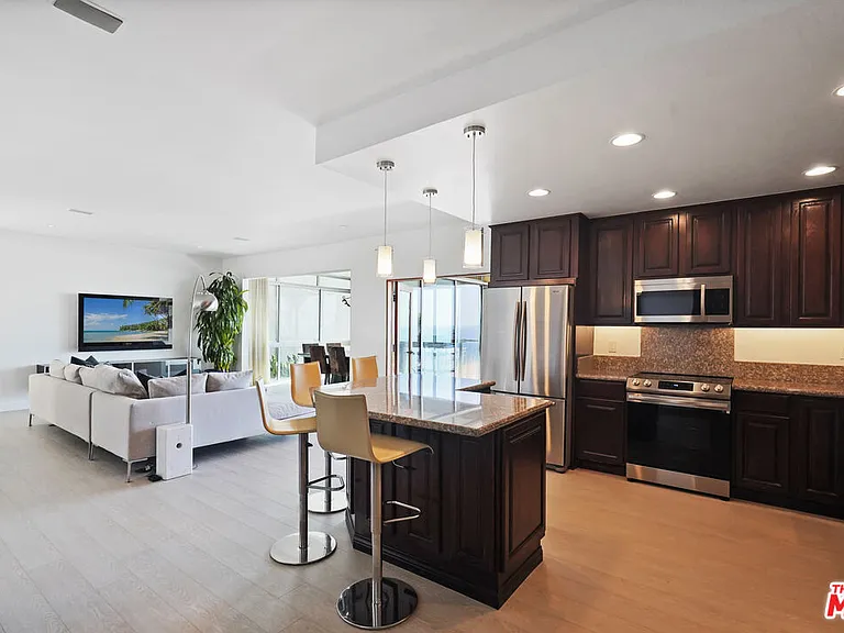 18101 Coastline Dr — Photo 4