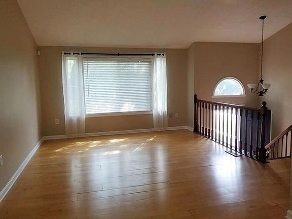 5th image of 519 Sarah Dr
