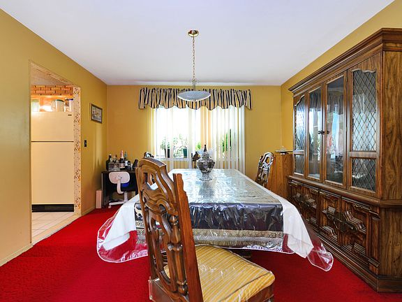 5th image of 130 Westbury Blvd