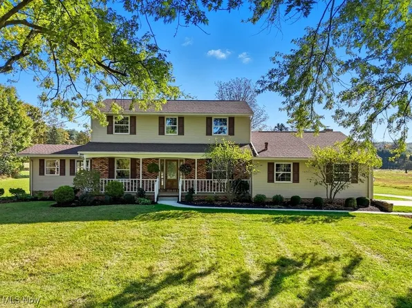 831 River Rd, Hinckley, OH 44233