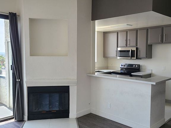 2nd image of 7020 Lanewood Ave #407