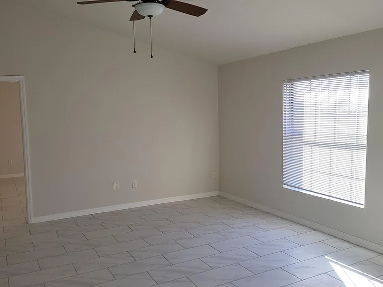 1001 NE 7th Ave — Photo 4