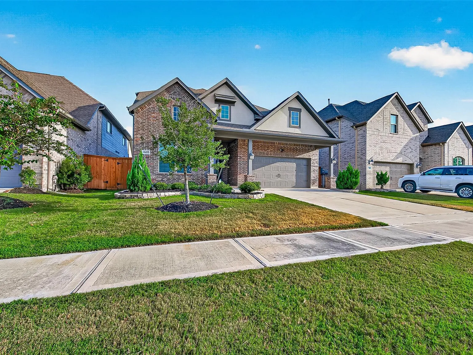 4 bed, 3.0 bath, 2894 sqft, $3,300 — Photo 2
