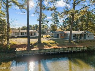 42 Low Tide Ln, Bath, NC 27808
