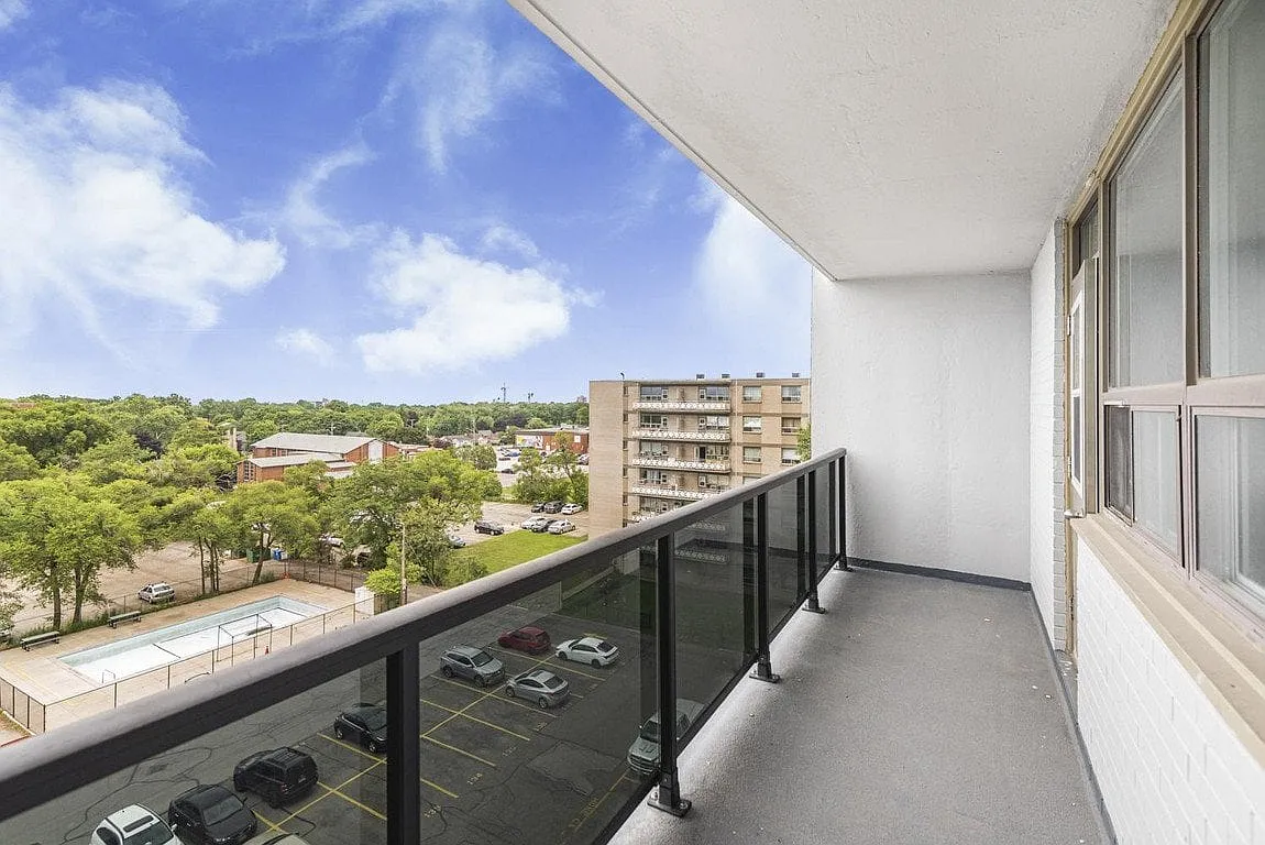Delmonico Apartments — Photo 1