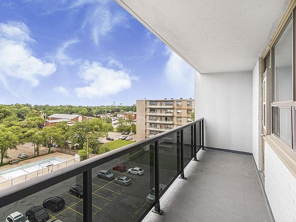 2nd image of 33 Fennell Ave E #812