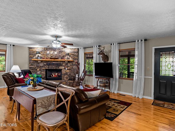 17th image of 1043 Reagan Springs Rd