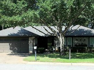 2204 Shady Meadow Ct, Arlington, TX 76013