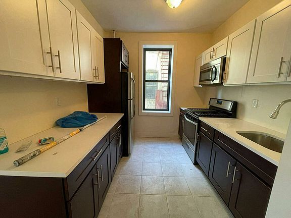 2nd image of 661 Hancock St #3D