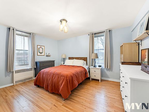 3rd image of 2140 Knapp St #1G
