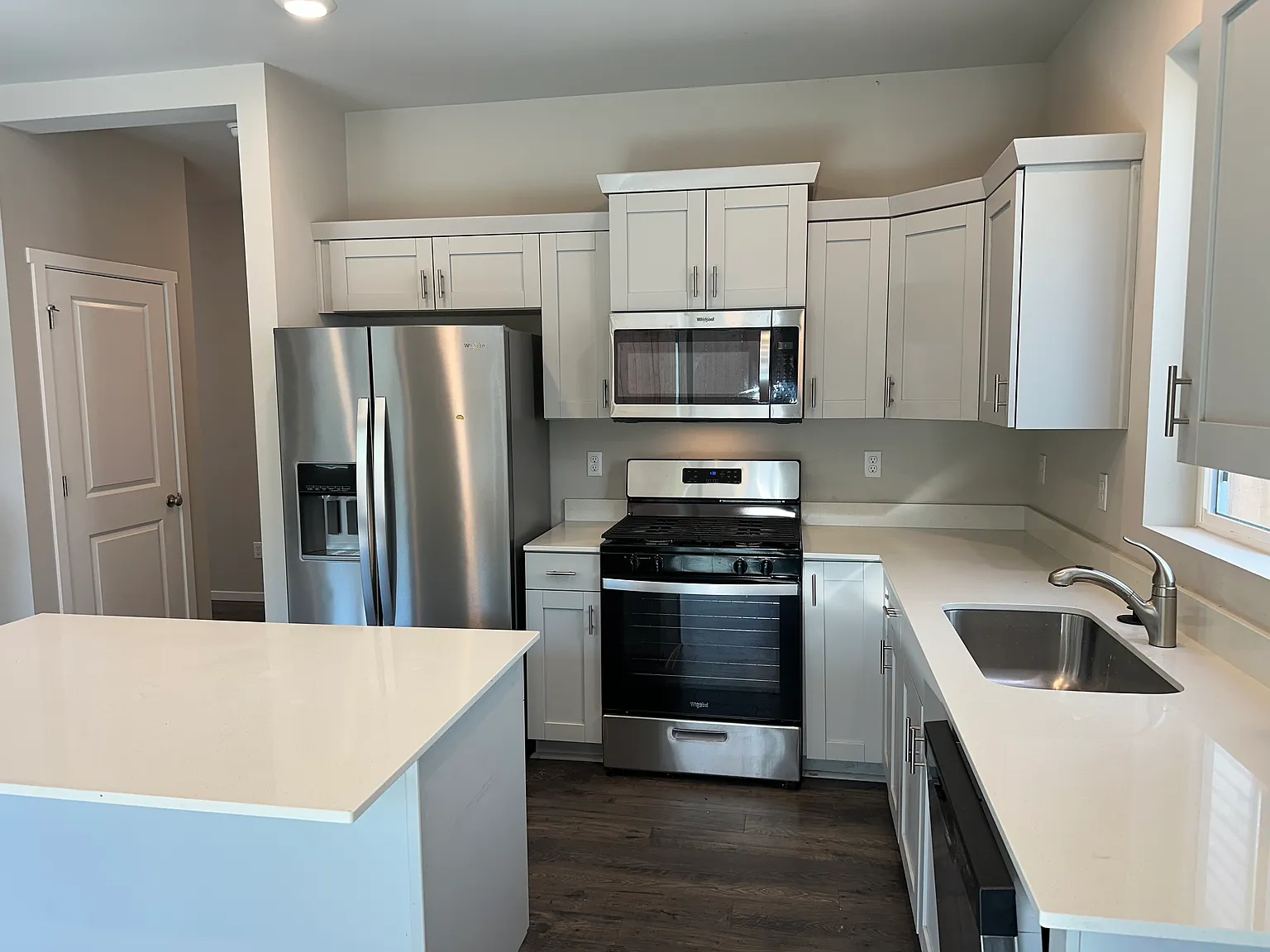 3 bed, 1720 sqft, $3,200 — Photo 4