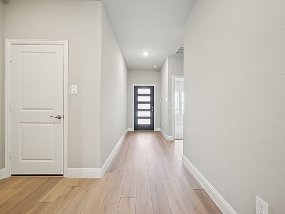 5th image of 2617 Grand Canyon St