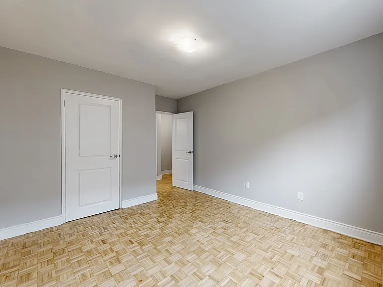 296 Grenfell St — Photo 18