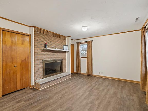3rd image of 131 W Smiley Ave