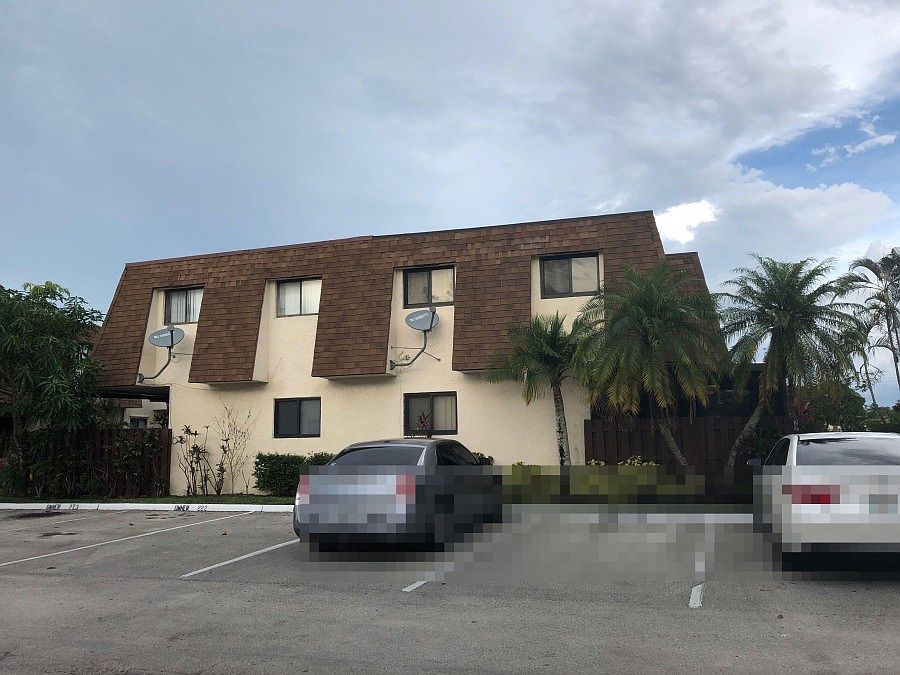 1st image of 222 San Remo Blvd