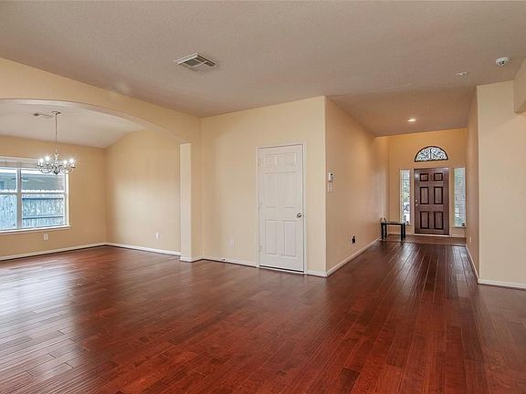 5th image of 2305 Short Springs Ct