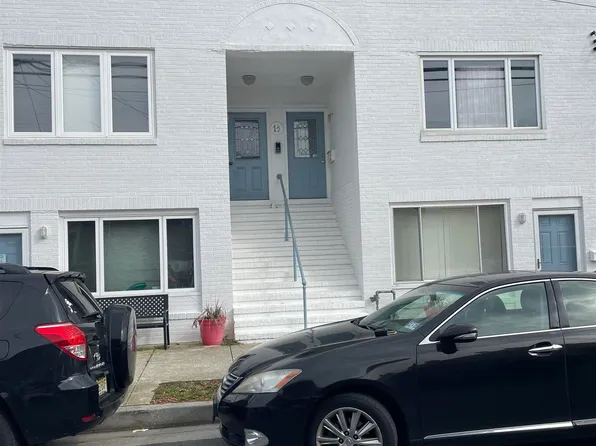 1 1/2 N Newport Ave APT A3, Ventnor City, NJ 08406