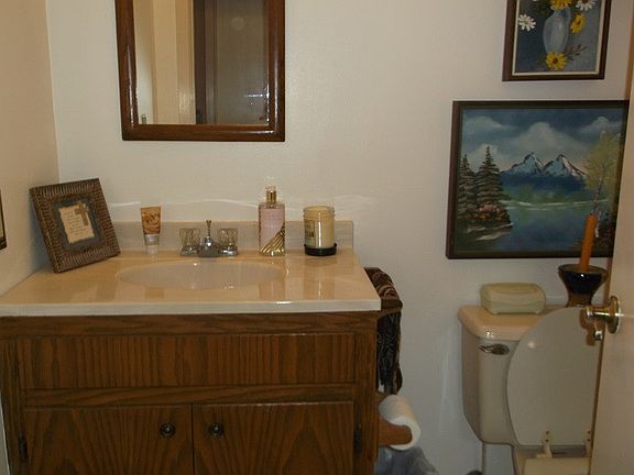 3rd image of 708 N Hazen Ave