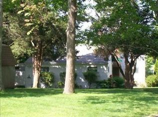 4 Springville Cir, Hampton Bays, NY 11946