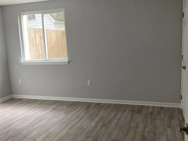 719 Cypress Dr — Photo 4