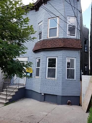 1st image of 231 Benziger Ave