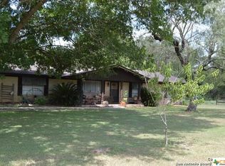918 N Highway 80, Nixon, TX 78140