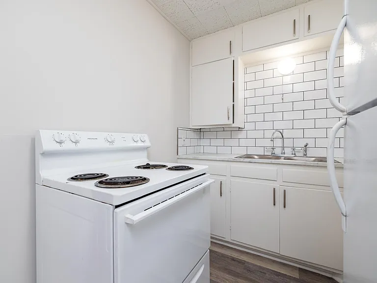 125 S Milton St — Photo 9