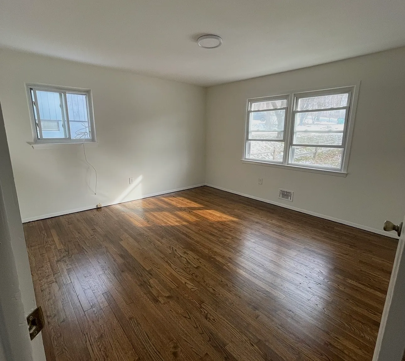 3 bed, 1000 sqft, $2,500 — Photo 4