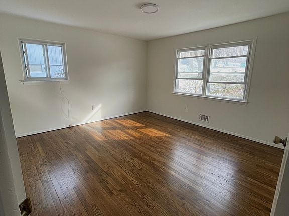 4th image of 3 Pocket Rd APT 2