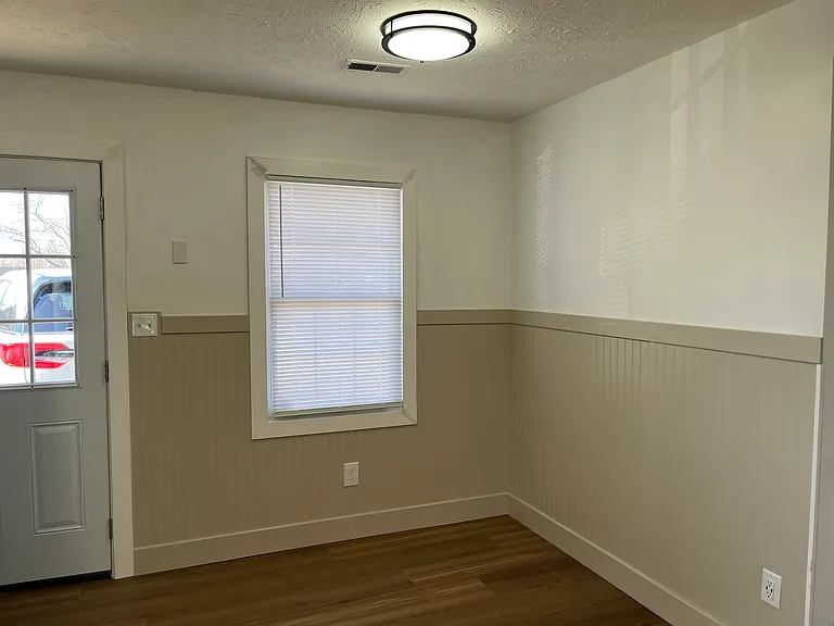 3768 Niagara Dr — Photo 7